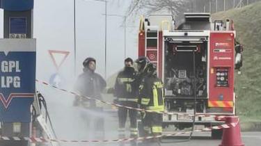 Fuga di gas dopo l’urto di un camion, scatta la procedura di emergenza