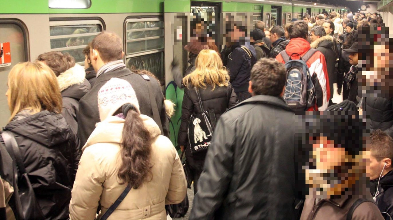 Milano, metropolitana linea verde M2 (Foto archivio)