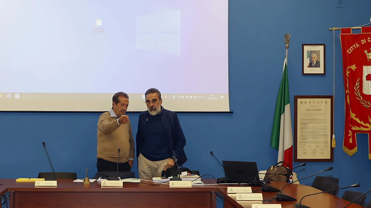 Il presidente del consiglio comunale Giovanni Albano a sinistra e il segretario generale Fabrizio Brambilla