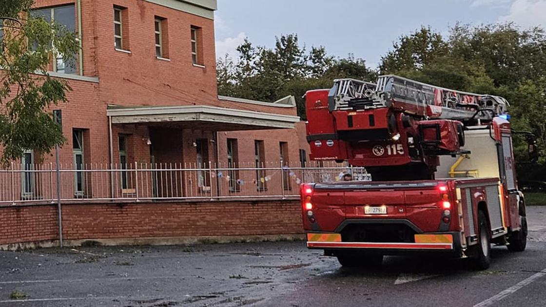 Boato e paura all’asilo di Bernareggio: dal soffitto cade un mattone. Incidente nell’ala più recente dell’edificio