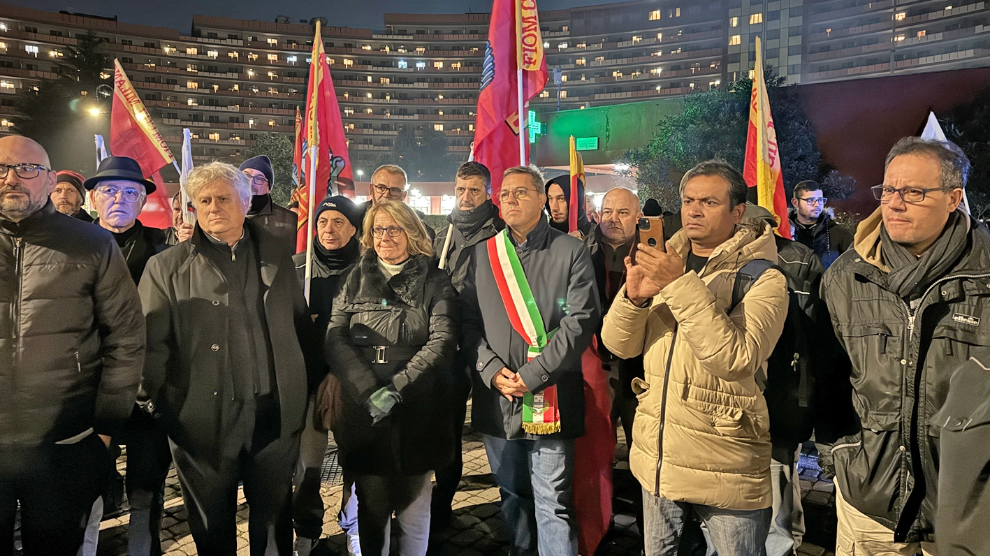 Pieve Emanuele: le voci dal corteo a cui hanno partecipato i dipendenti della multinazionale e gli amministratori locali della zona