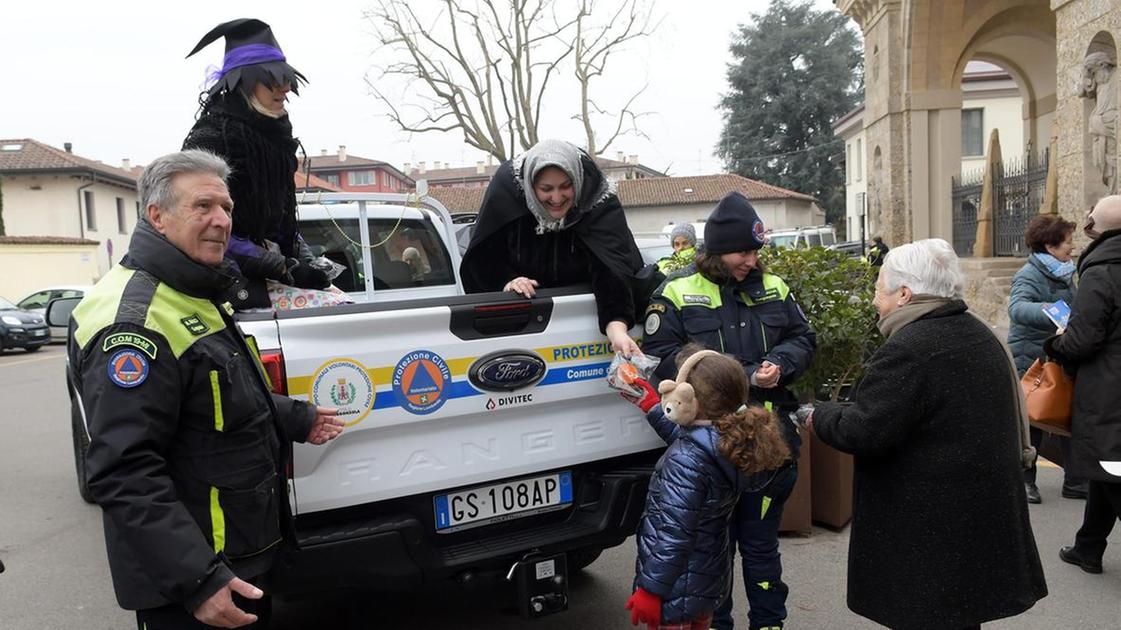 Nel sacco della Befana. Alla Protezione civile un “super pickup“ utile a ogni emergenza