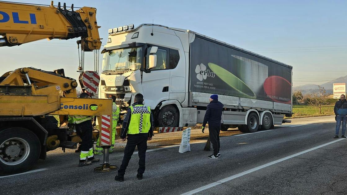 Deceduto in auto. Un aiuto ai tre figli