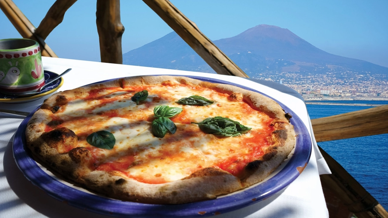 Una pizza a Napoli, l'essenza della buona cucina italiana