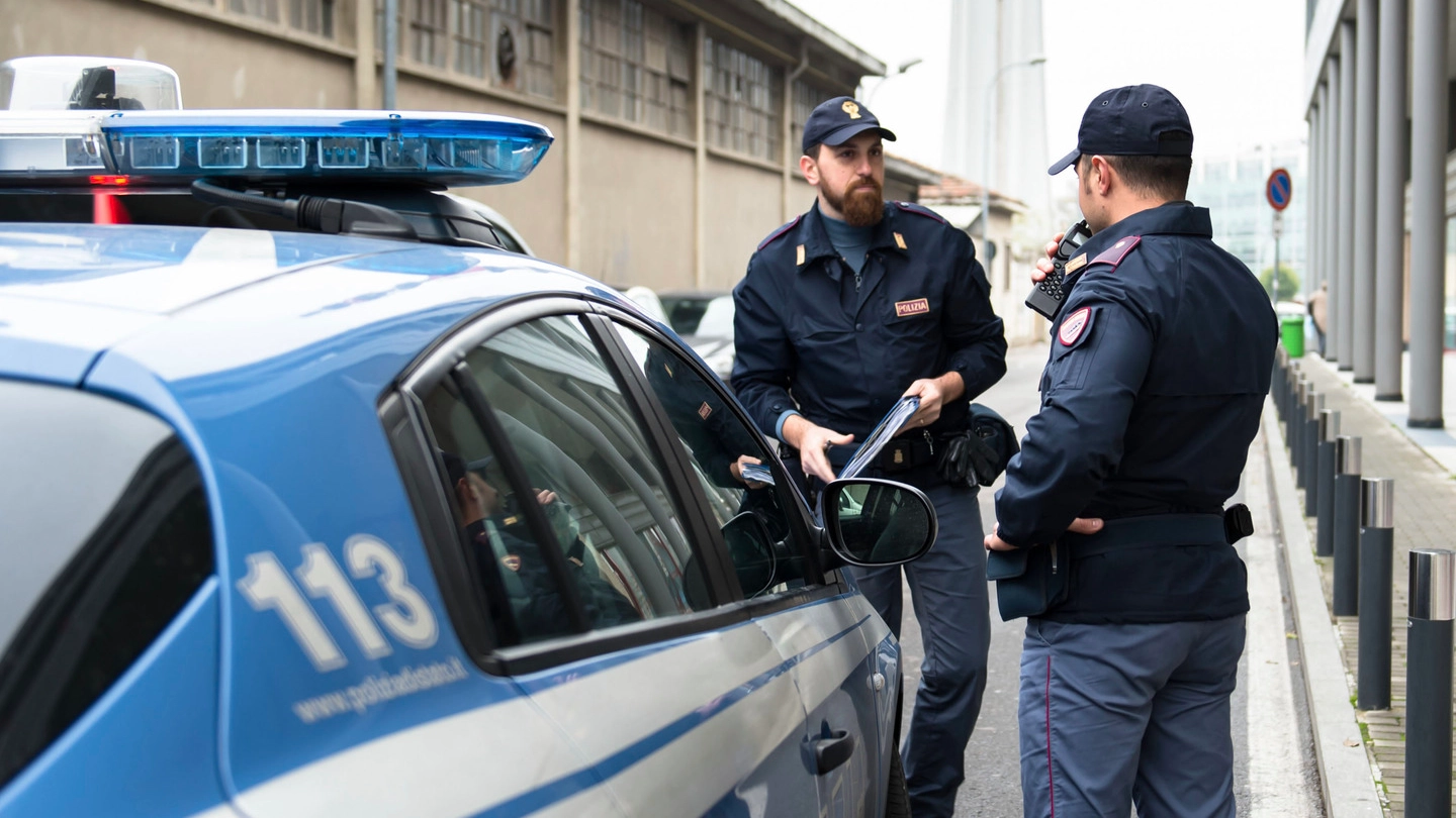 Una volante del commissariato di Montecatini