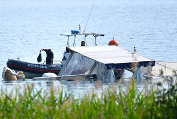 Naufragio della barca degli 007 nel lago Maggiore, lo skipper indagato: “Avrei dovuto morire io al posto loro”