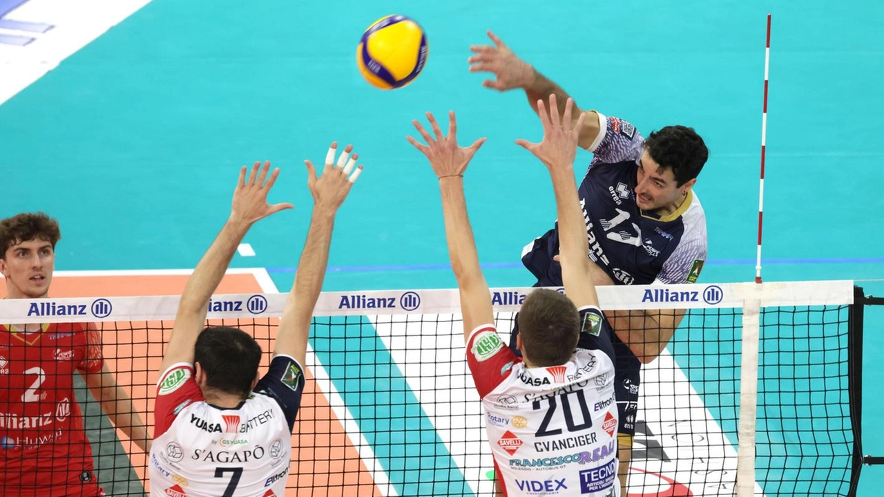 Yacine Louati in una fase d’attacco dell’Allianz Powervolley