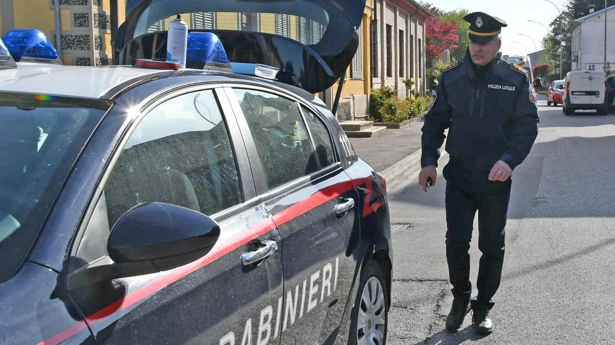 PIEVE PORTO MORONE (Pavia) Un passante ha assistito alla scena e s’è messo a gridare contro il ladro, che è quindi...