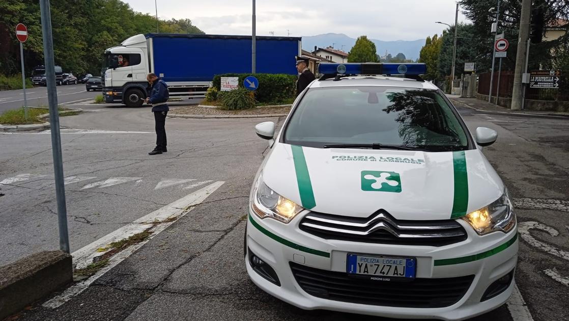 Guanzate, trasportava migranti in Svizzera: arrestato. Il reclutamento dei clandestini avveniva a Milano