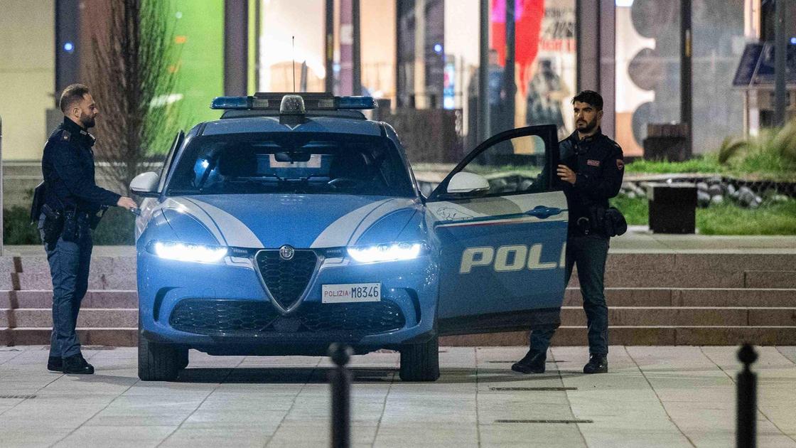 Furti, armi e cocaina. Blitz contro le gang: ventisette arrestati. Sequestrato un fucile