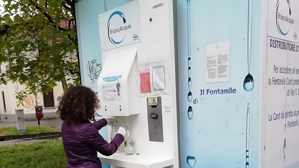 Acqua gratis alla casetta con la tessera