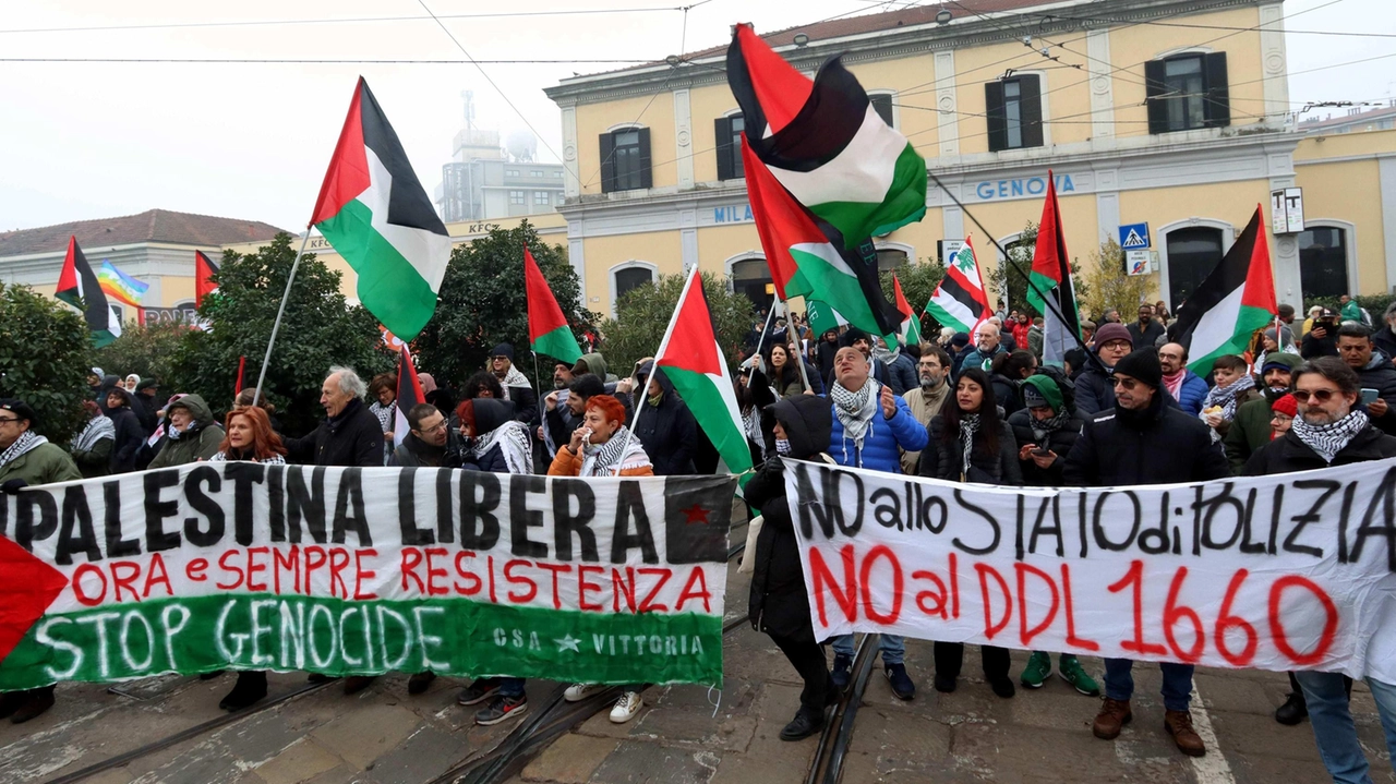 Il corteo pro Gaza numero 58 è partito alle 15.30 di ieri dal piazzale della stazione di Porta Genova