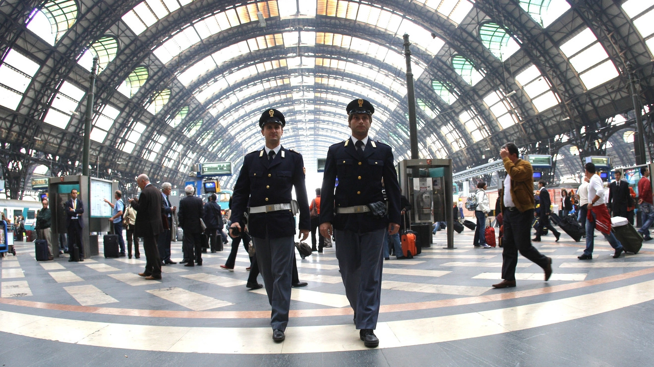 Polizia alla stazione Centrale di Milano (foto di repertorio)