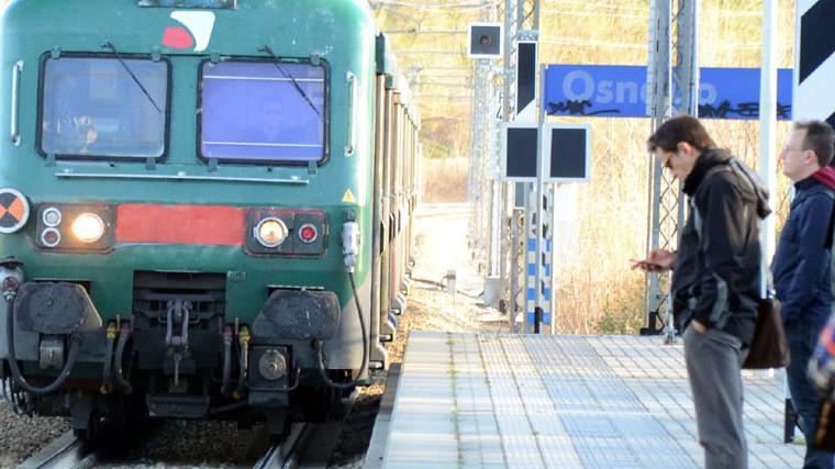 Disagi in vista sulla ferrovia. La petizione dei pendolari: "Vogliamo fasce di garanzia"