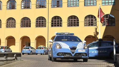 Il ragazzo è residente a Lodi e domiciliato a Pieve Emanuele e ora è stato accompagnato nel carcere lodigiano. I colpi erano avvenuti alla pista di pattinaggio invernale, alla stazione ferroviaria e sui treni regionali