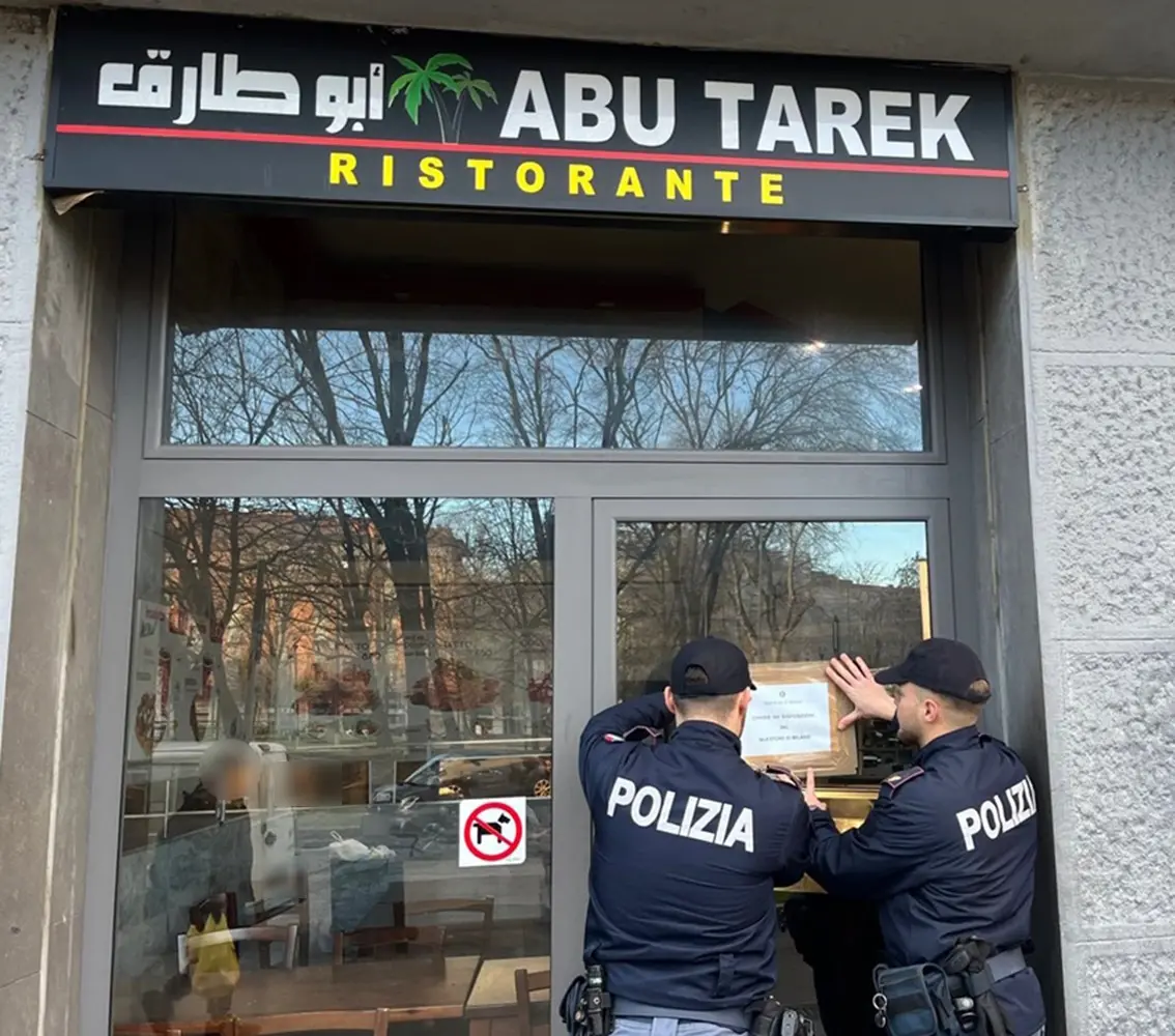 Botte, coltelli e cattive frequentazioni: chiusa la tavola calda di piazza Selinunte a Milano