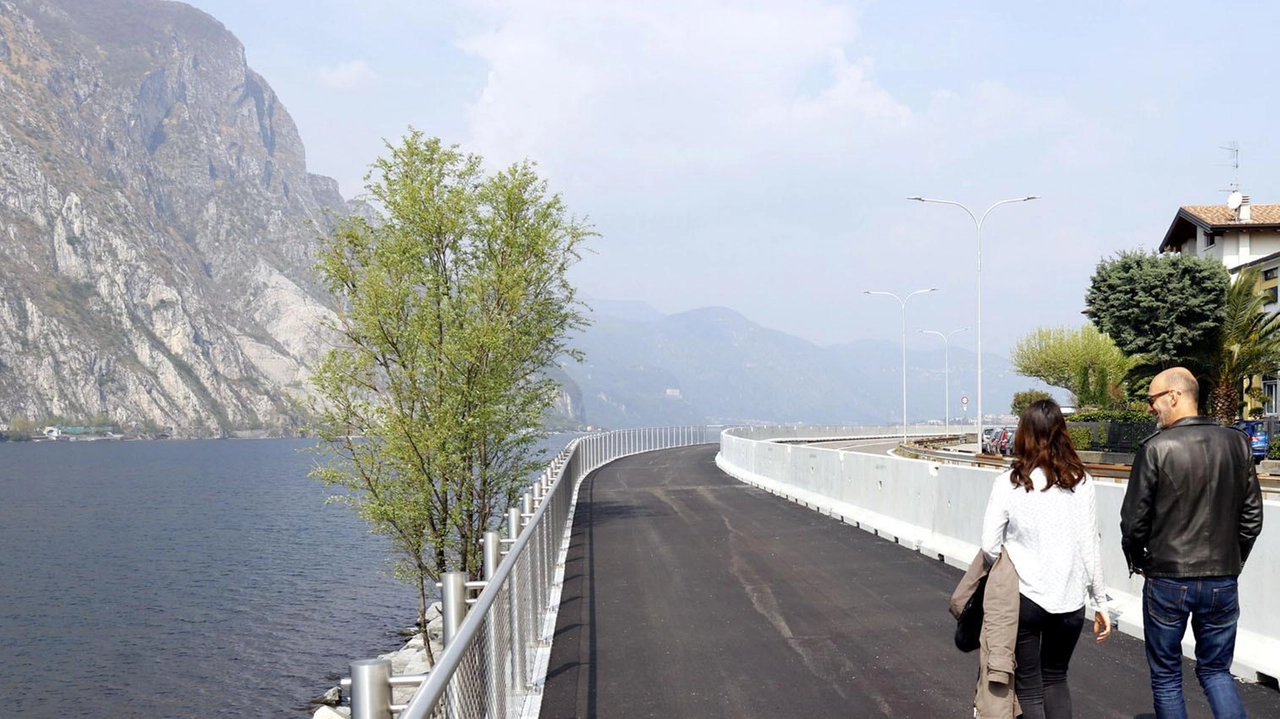 La ciclabile panoramica a picco sul lago in futuro dovrebbe proseguire verso l’Alto Lario la Valtellina e la Valchiavenna