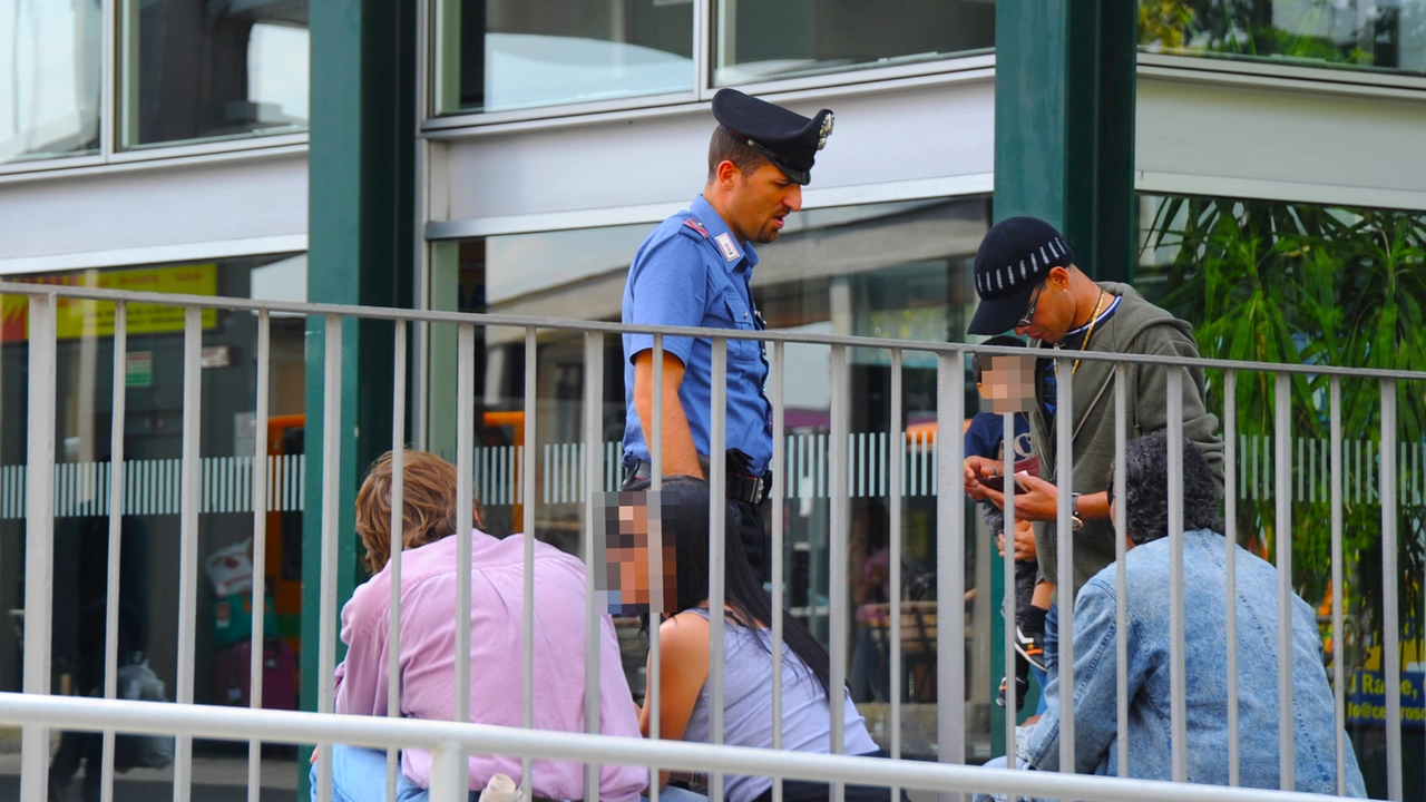 Controlli intensificati ma alla stazione Autolinee la tensione è sempre alta Alle proteste dei viaggiatori si uniscono quelle dei commercianti della zona