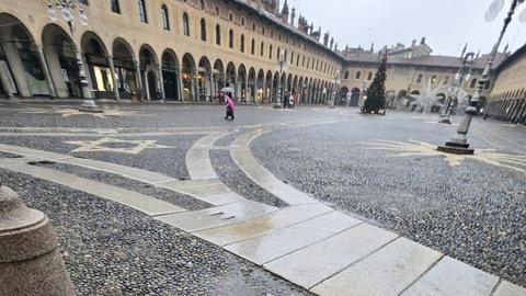 Piazza Ducale a Vigevano, la polemica: “Lavori inadeguati e risorse sprecate”