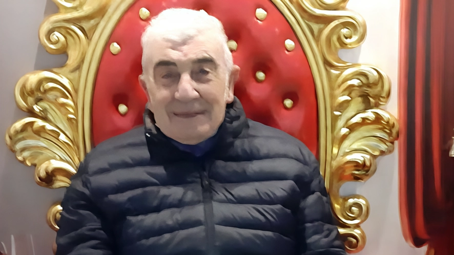 Antonio Bonini, 84 anni, figura di spicco nel commercio e nell'associazionismo locale a Cerro al Lambro, è deceduto. Ricordato per il suo impegno come nonno vigile volontario e per la sua generosità nella comunità.