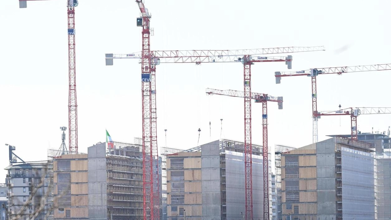 L’assessore Bardelli: la nostra città rischia una gentrificazione drammatica. De Albertis (Assimpredil): Milano non inclusiva, serve equilibrio negli interventi.