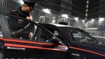 Il giovane è stato inseguuito e fermato dai carabinieri