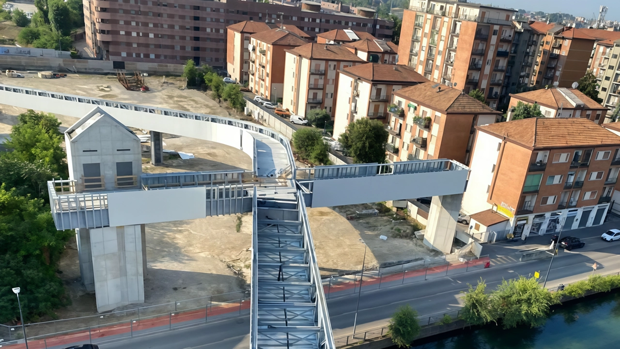 A Milano sono stati completati i lavori per la passerella ciclopedonale che collega piazza Tirana alla stazione M4 San Cristoforo. Riapre la viabilità in via Lorenteggio e sono previste migliorie in piazza Frattini.