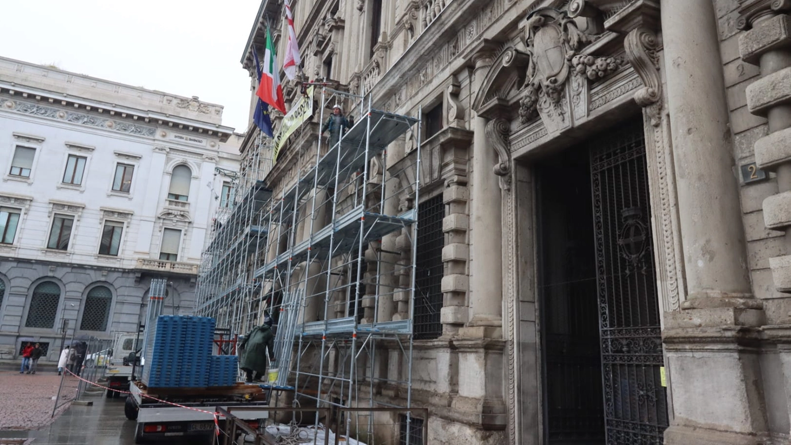 L'avvio dei lavori di restauro di Palazzo Marino (Foto Salmoirago)