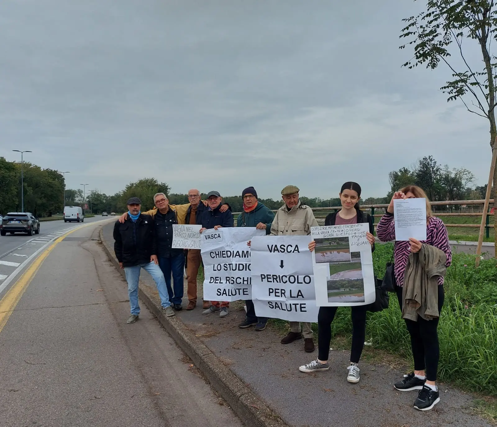 Bresso, presidio dei comitati No Vasca: “Dopo l’invaso pulizia in ritardo e rischi per la salute”