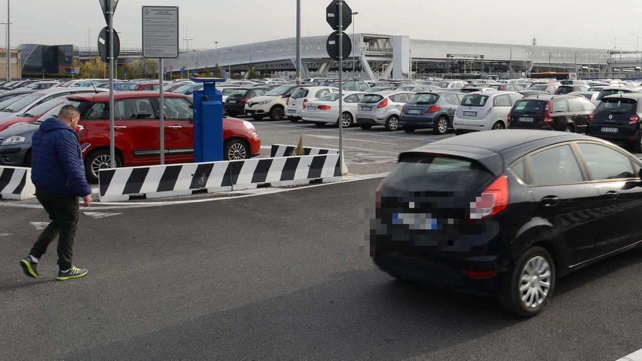 Stalli pieni al parcheggio di Rho Fiera