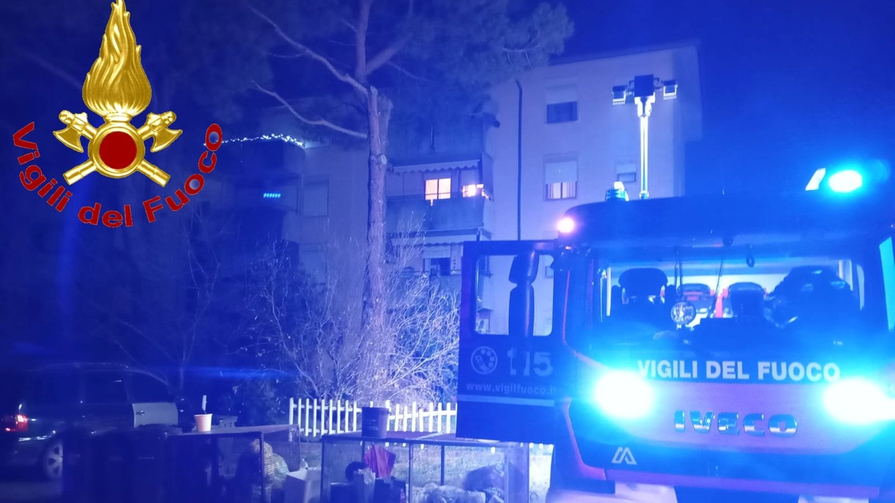 La squadra dei vigili del fuoco del distaccamento di Busto-Gallarate intervenuta questa notte