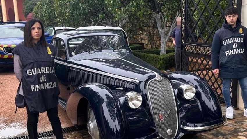 Maxi evasione con bolidi d’epoca. Sequestrata la Ferrari di Rossellini