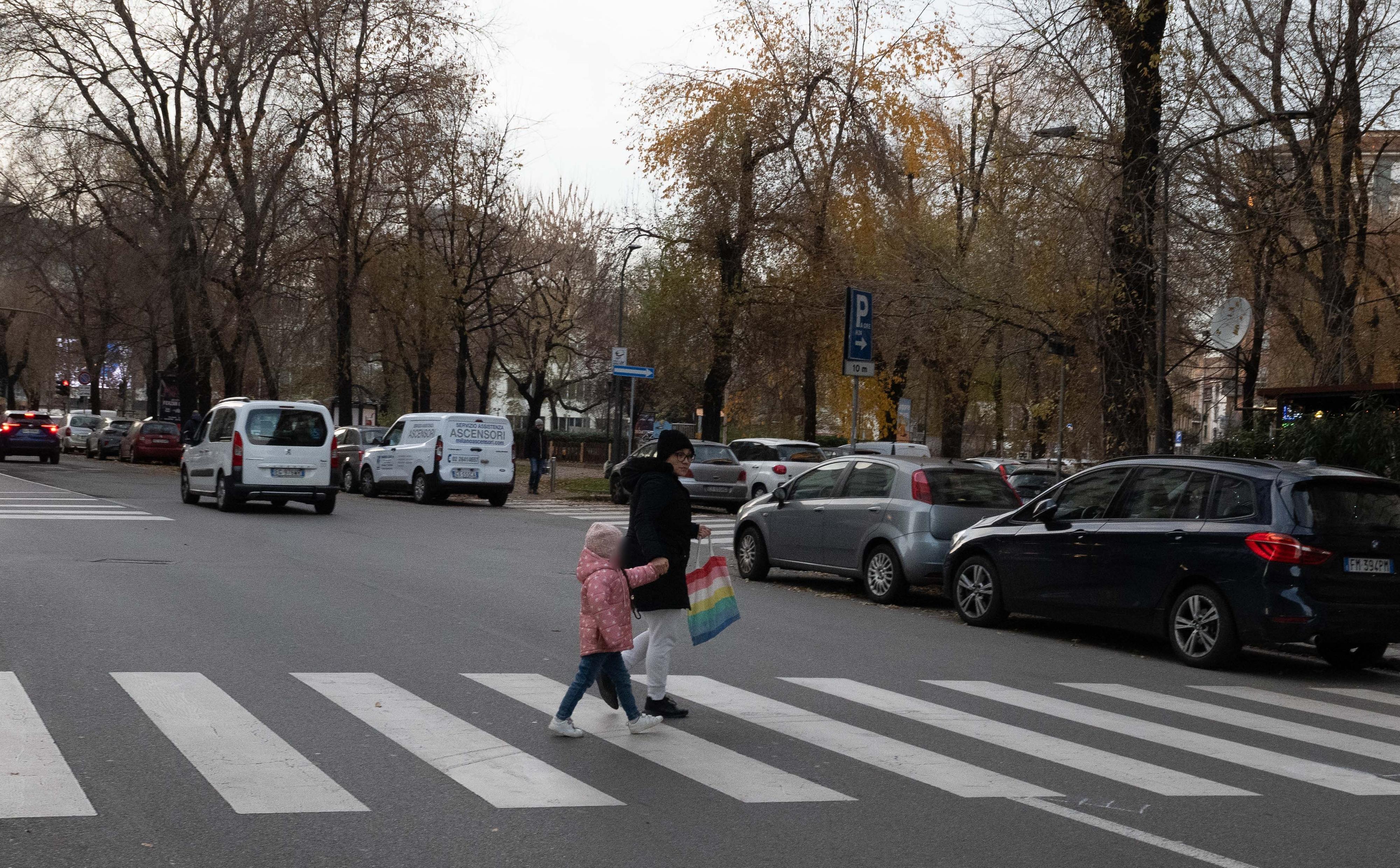 Le immagini della dashcam, il modello del suv, la traccia delle multe: così è stato trovato il dirigente pirata