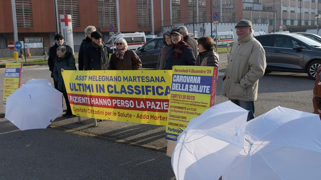 "Asst all’ultimo posto in Lombardia". La protesta dei pazienti spazientiti