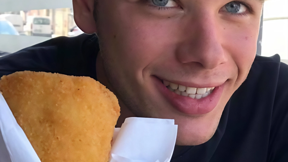 Movida giovane e arancini in Darsena