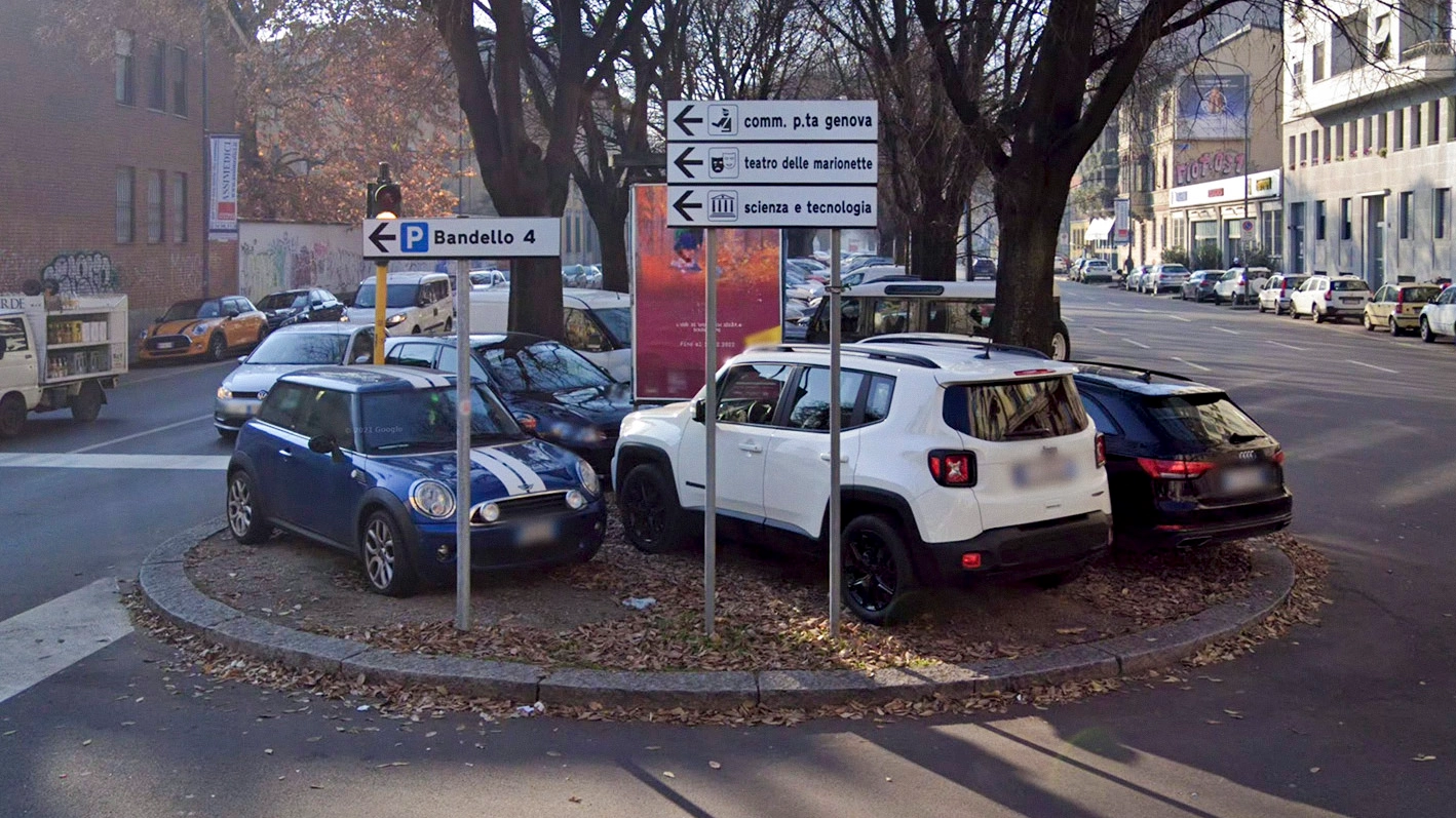 Milano ha un noto problema di spazi per le automobili e il parcheggio selvaggio è una piaga conosciuta