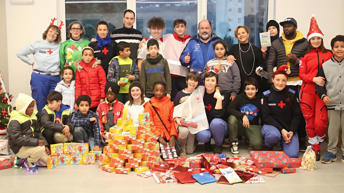 Festa di Natale alla Croce Rossa. La pace disegnata dai bambini