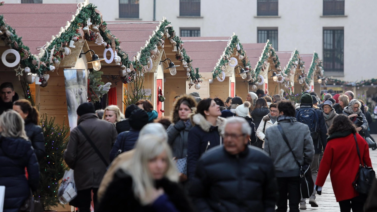 Mercatino di Natale in piazza Duomo 