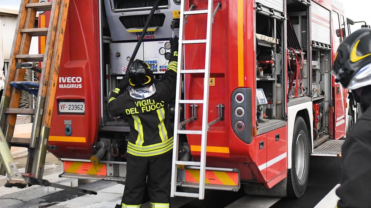 I vigili del fuoco hanno domato le fiamme Ancora da acertare le cause del rogo