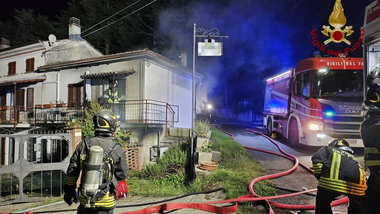 Incendio a Montù Beccaia