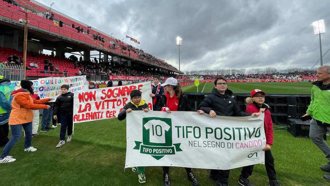 Monza, l’invasione dei ragazzini: "La partita più bella di tutte". Io Tifo Positivo strappa applausi