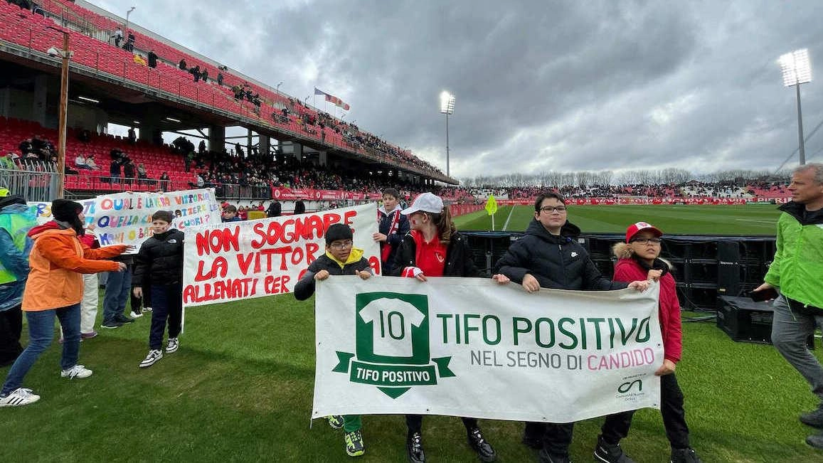 In cinquecento hanno coronato durante la gara di Serie A col Parma il progetto che educa al fair play. All’intervallo i piccoli delle quinte hanno sfilato mostrando gli elaborati preparati in classe.