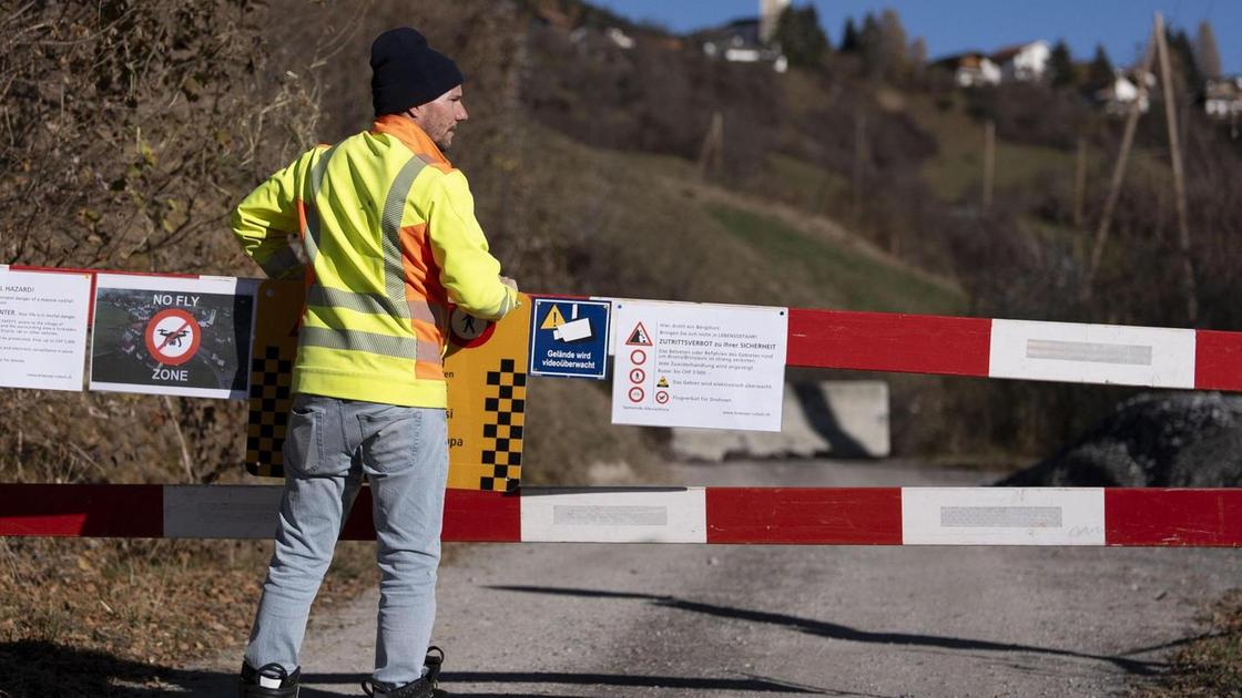 La frana minaccia le case. Sfollati tutti i 91 abitanti. Brienz, il paese fantasma