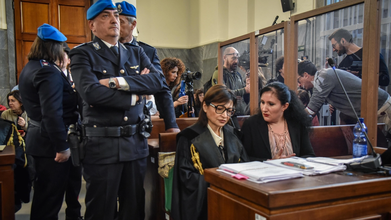 Nuova udienza del processo a Alessia Pifferi. A destra, l'imputata con l'avvocata Alessia Pontenani