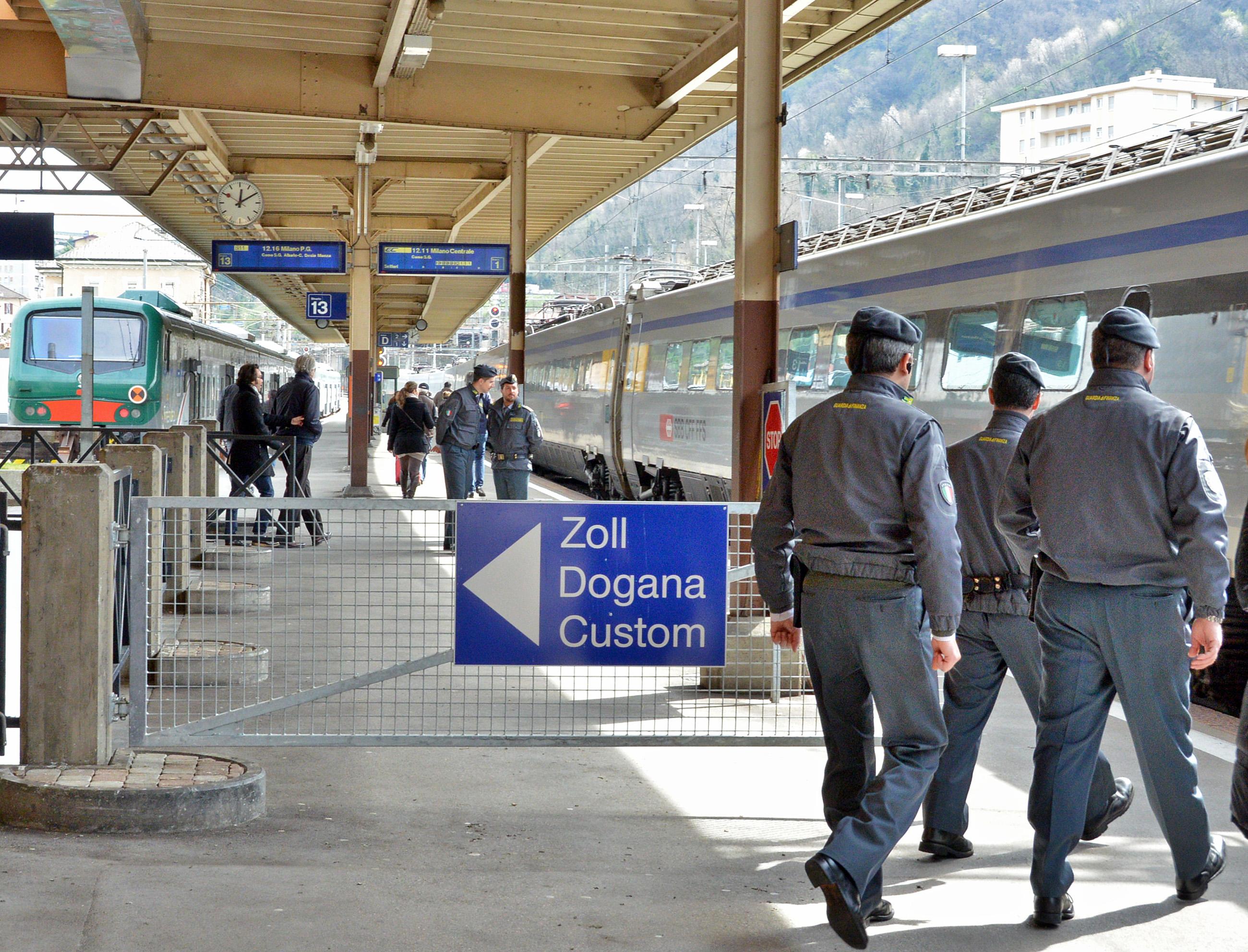 Carimate, rapina a mano armata sul treno: gli autori patteggiano tre anni di carcere