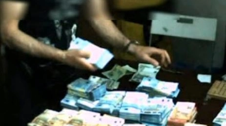 Il tassista si è difeso sostenendo di non essere a conoscenza del fatto che i soldi consegnati all’hawaladar fossero provento del traffico di droga