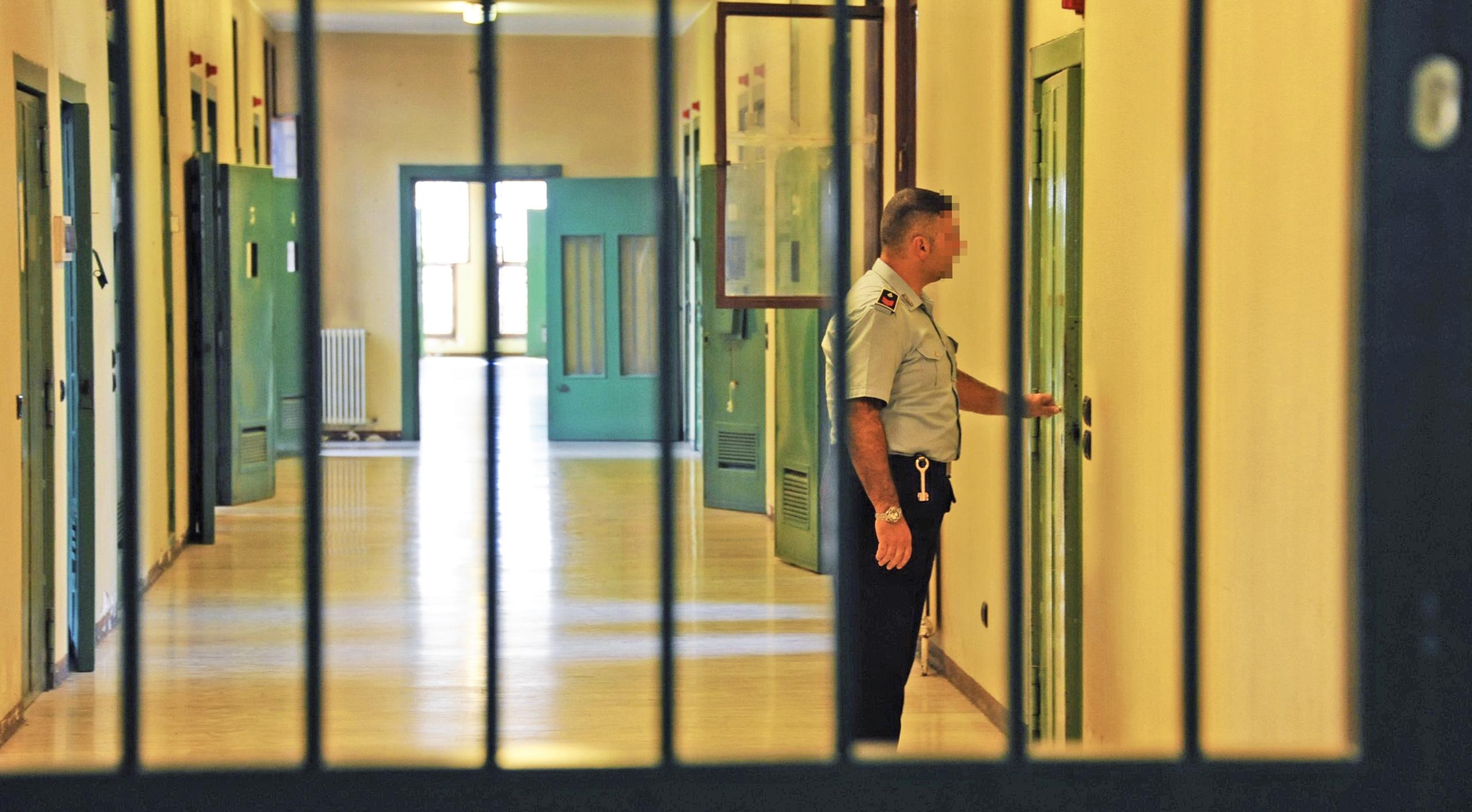 Bergamo Tenta Di Evadere Dal Carcere Detenuto Scoperto E Bloccato