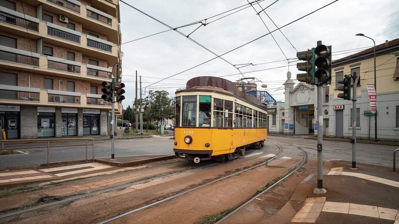 I binari del tram tra via Palizzi e viale Espinasse (Foto Canella)