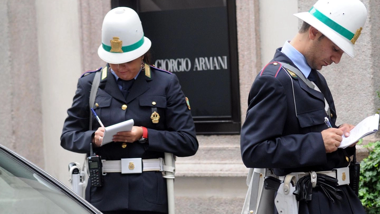 Multe staccata dalla polizia locale in centro a Milano