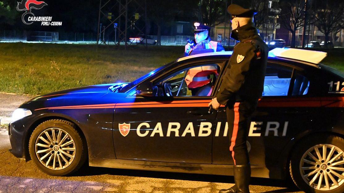 Sermide, marito minaccia la moglie con il coltello: la figlia lo fa arrestare